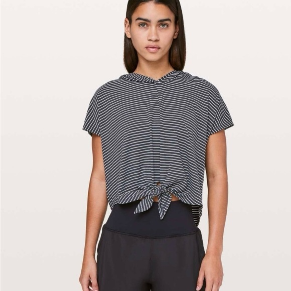 lululemon athletica Tops - 🌟SALE🌟 Lululemon knot gonna fly tee hood​​​​